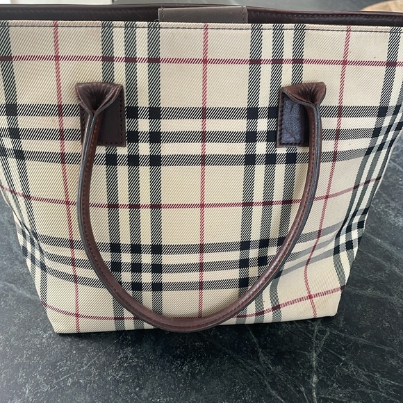 AUTHENTIC Burberry Leather Trimmed Tote in Nova Plaid - Picture 2 of 14
